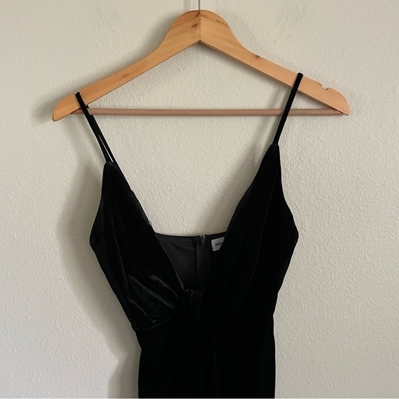 Superdown Aurora Deep V Neck Maxi Dress Slit Black Velvet Knot Front Size XS. - Picture 5 of 9